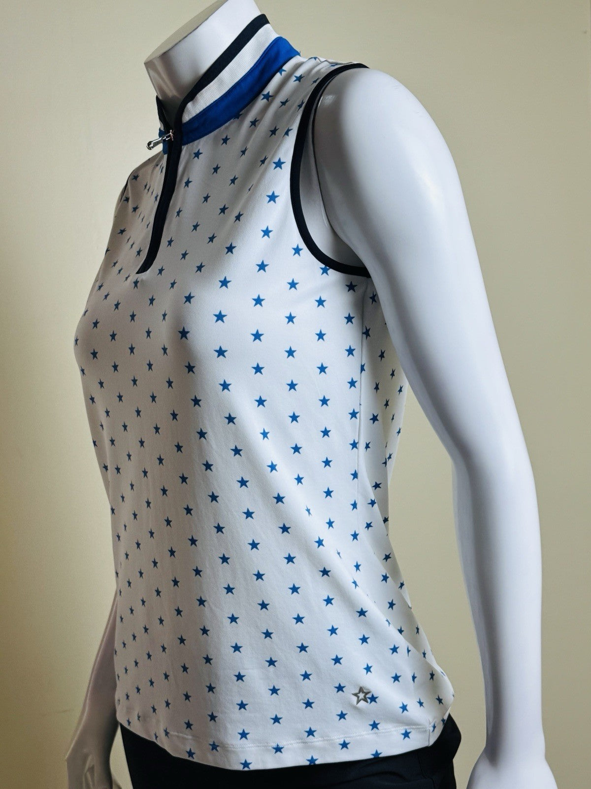 Lohla Sport Women’s Golf Shirt Sleeveless Sz M/L.       (B.180)