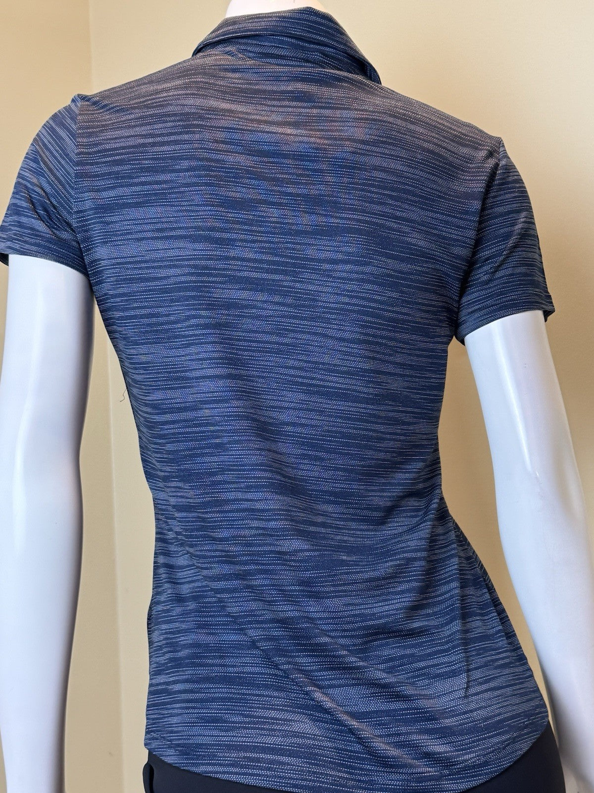 $60 Adidas Women’s Golf Shirt Sz S    (B.165)