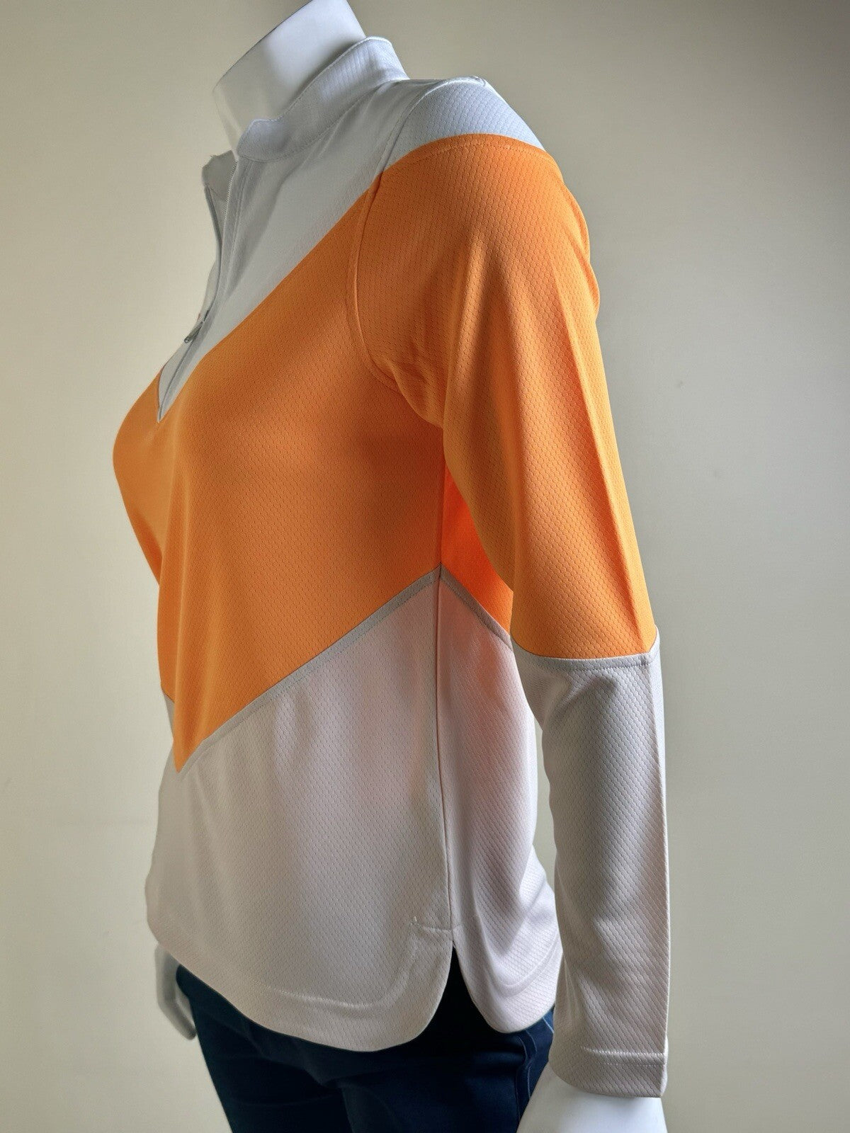 Daily Sports Women’s Golf Sweatshirt Sz S    (B.120)