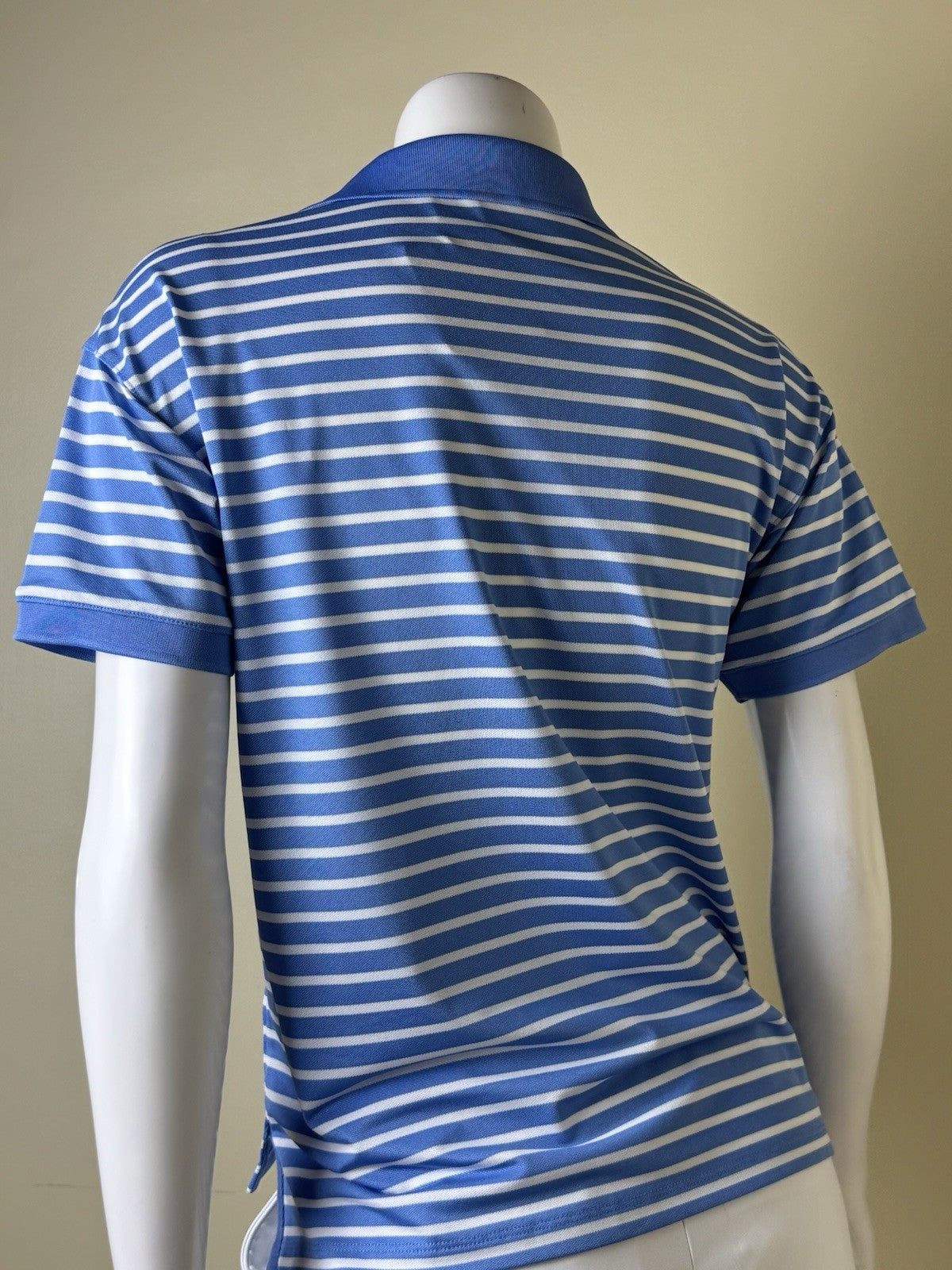 Puma Women’s Golf Shirt Sz S.   (B.162)