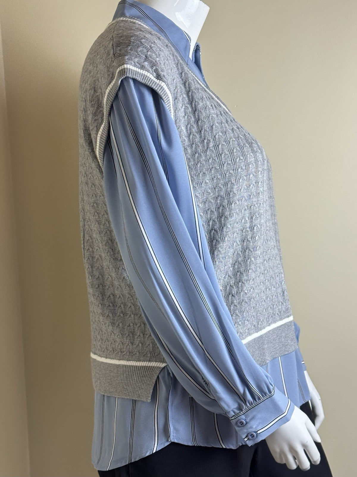 $99 Adrianna Papell V-neck Tipped Twofer Sweater Sz XL.       (B.191)