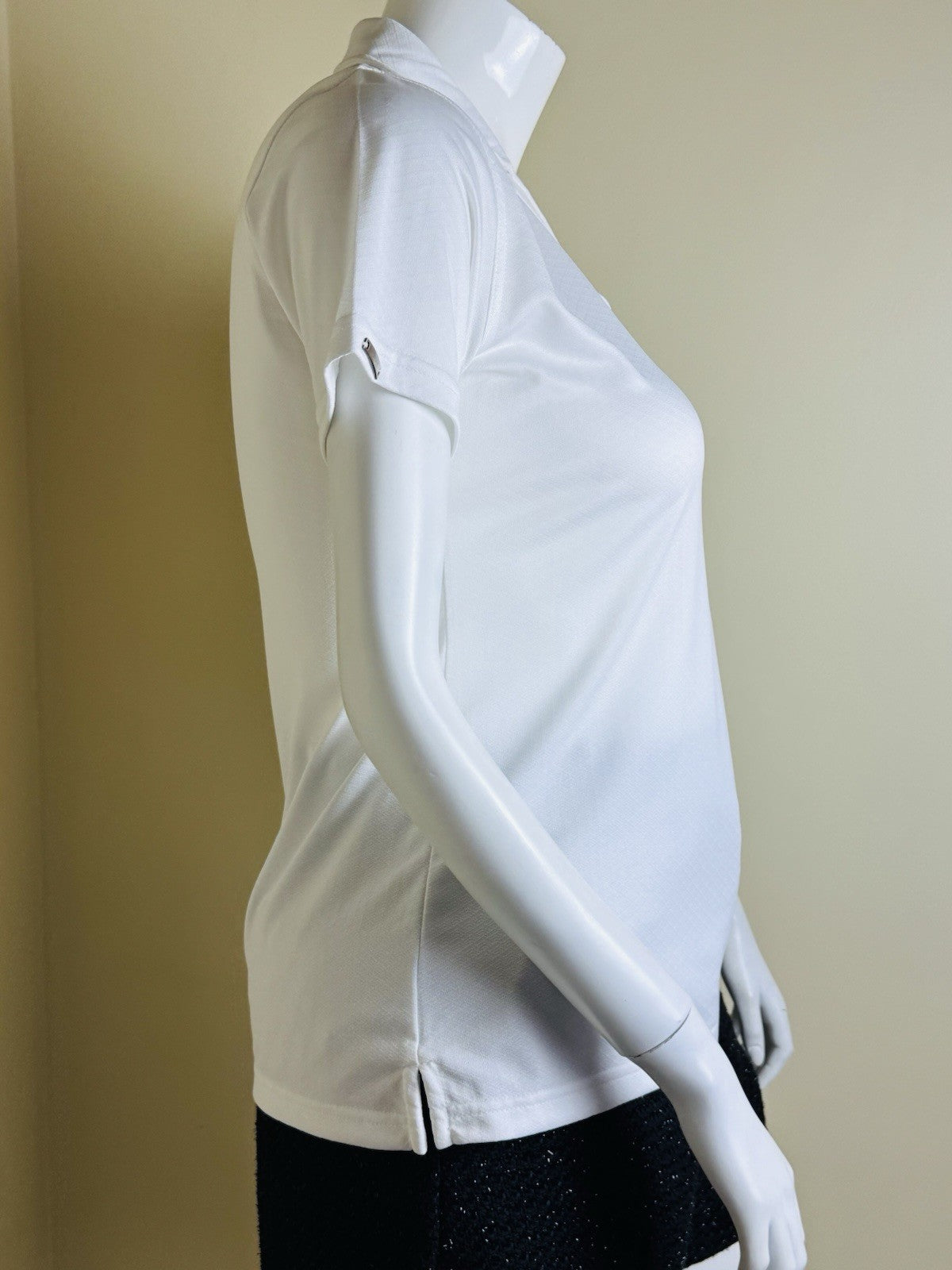 A.U.R Women's Golf Polo White Shirt Sz XL.       (B.146)