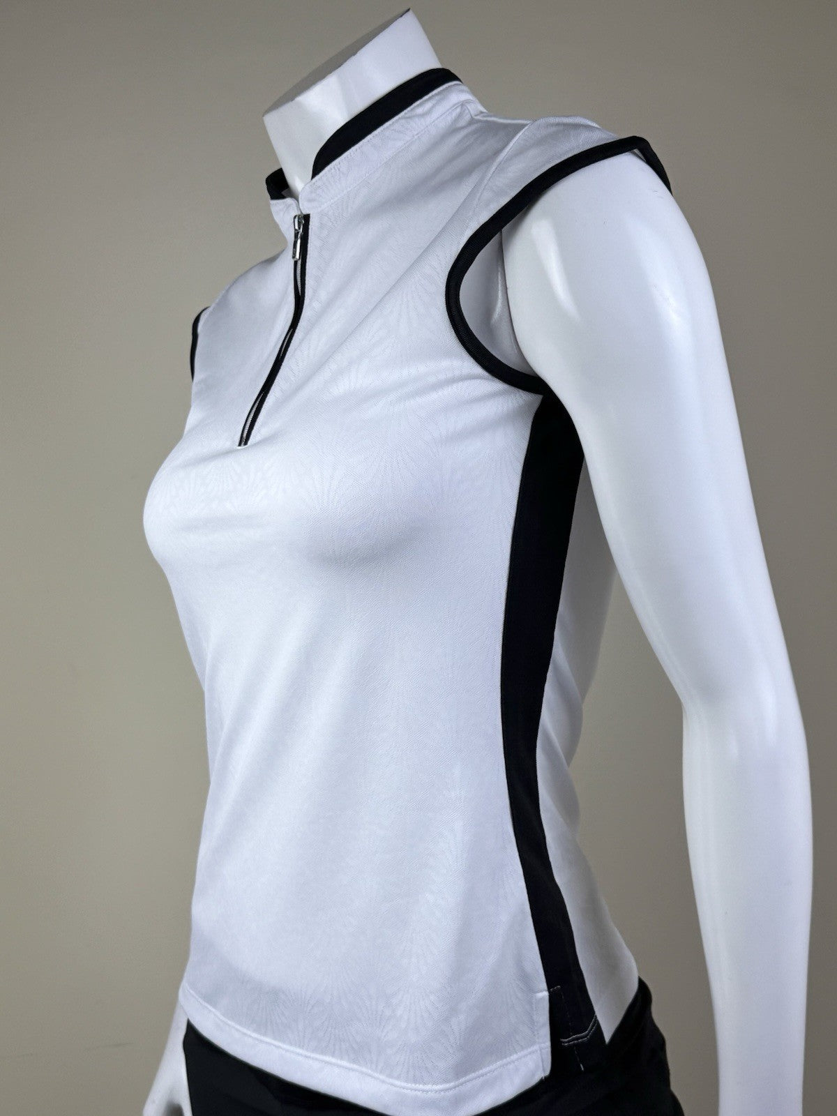 $80 NIVO Women's Golf Shirt Size XS.    (B.181)