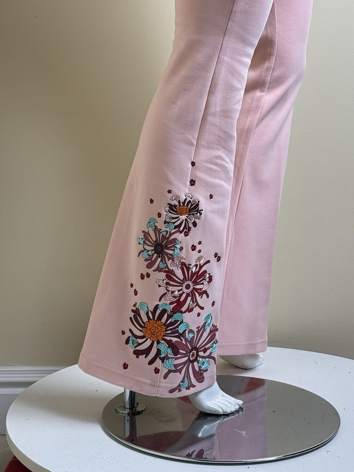 Puma Liberty Women’s Pink Wide Leg Pants Floral Embroidery Size XS.   (B.105)