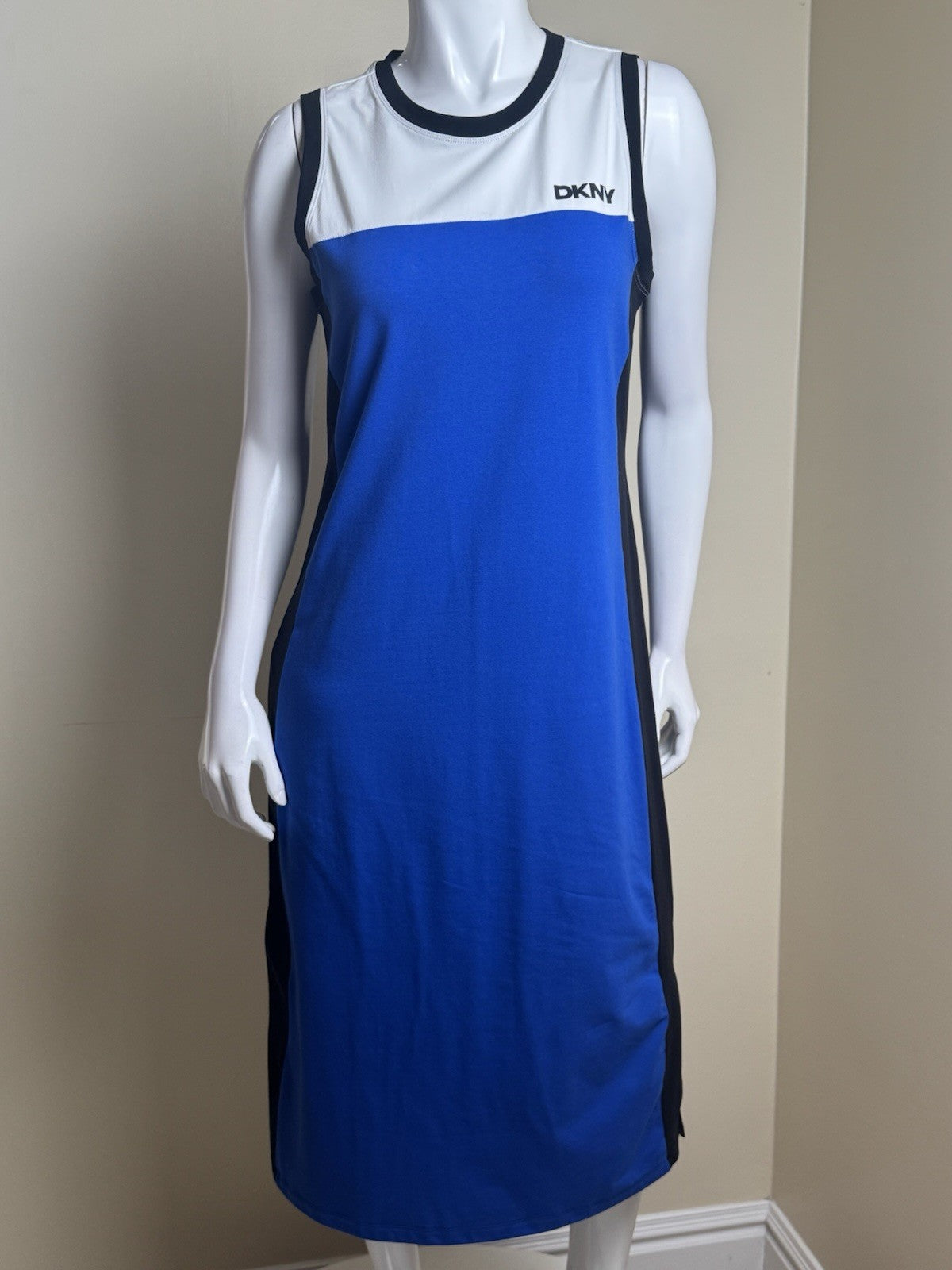 $59 DKNY Women’s Long Bodycon Dress Sz M.    (B.082)