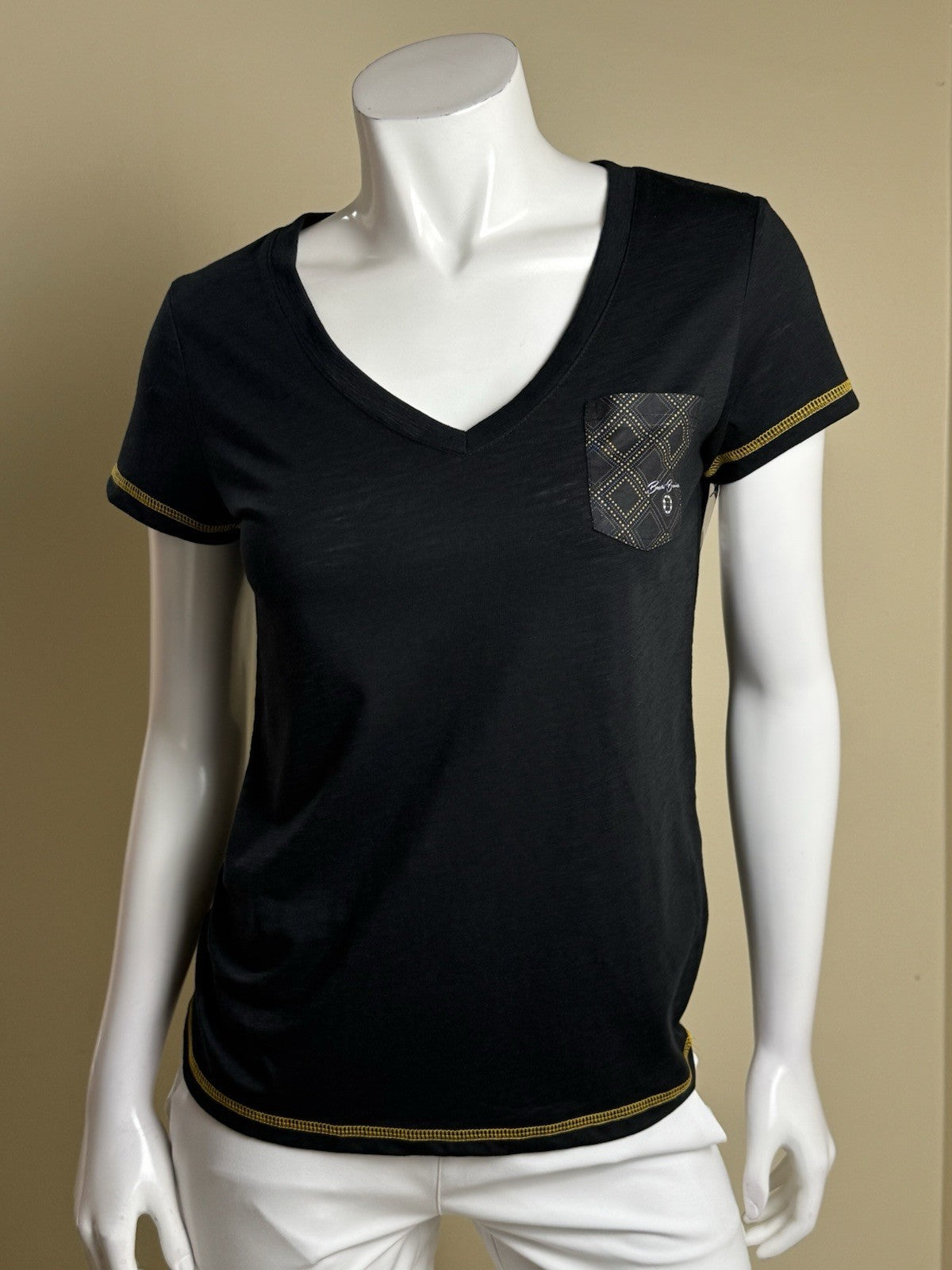 LeverWear Women's T-shirt Sz M   (B.172)