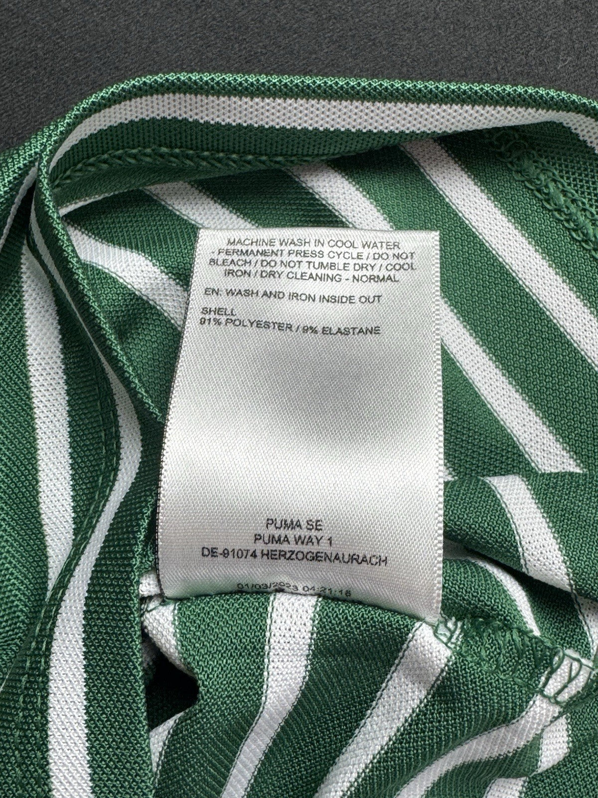 Puma Women's Golf Shirt Size S.   (B.182)
