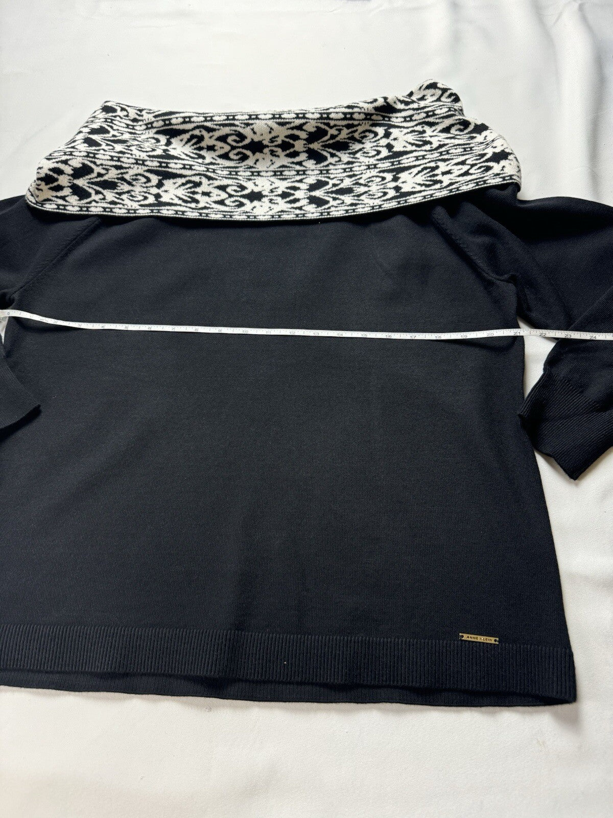 $99 Anne Klein Women's Black and White Off Shoulder Sweater Size XL.    (B.116)