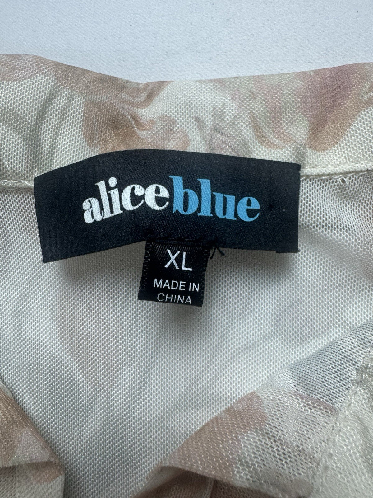 Alice Blue Women’s Long Sleeves Shirt Sz XL.     (B.151)