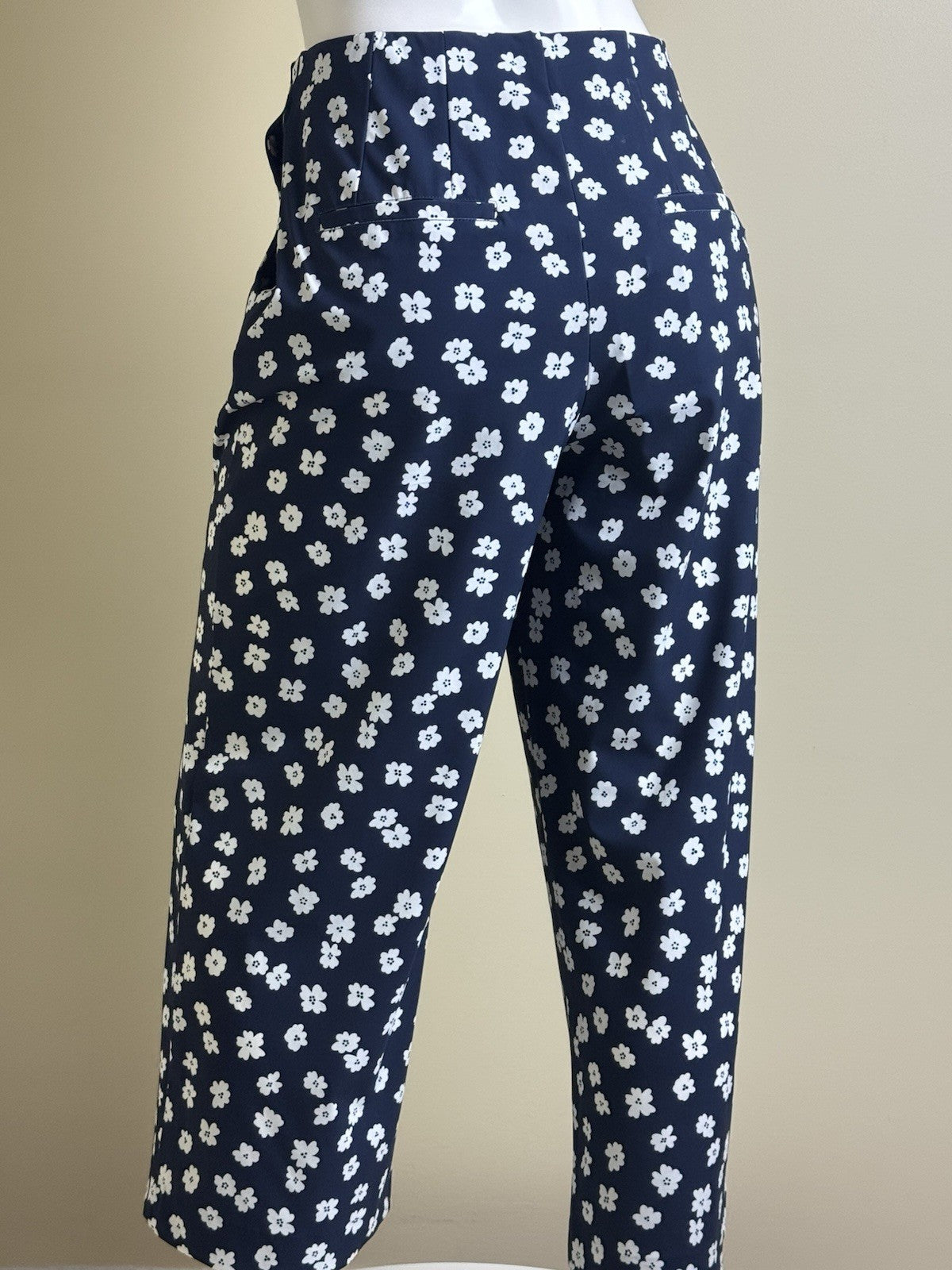 Jayebird Women’s Golf Robbie Pant Navy/White Floral Sz L.   (B.158)