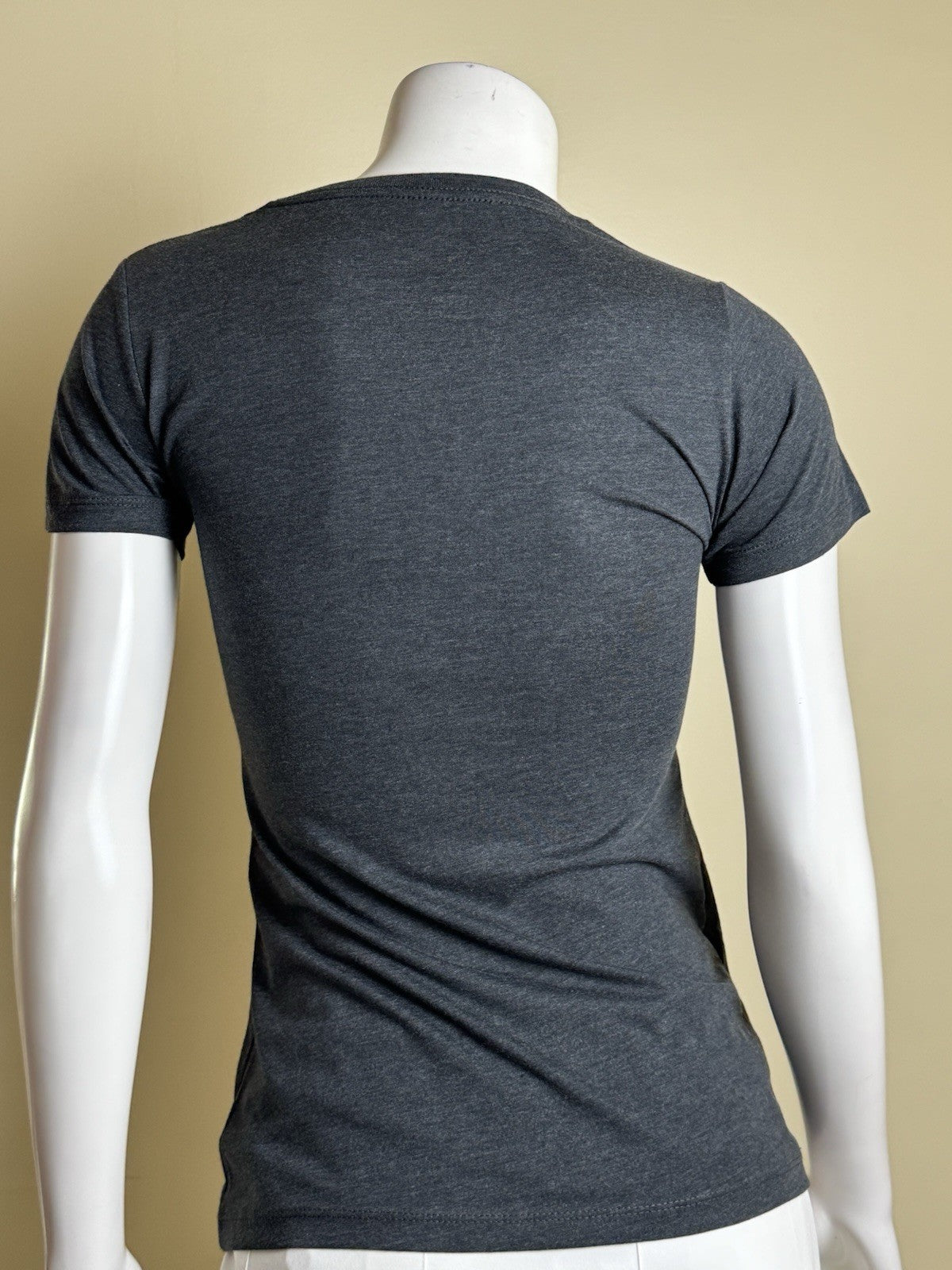 Black Clover Women’s T-Shirt Logo Sz L.     (B.182)