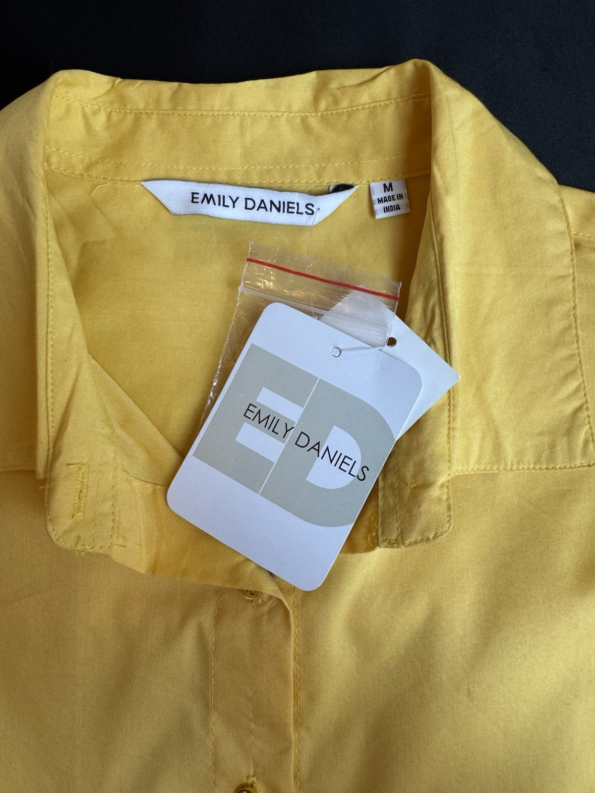 $42 EMILY DANIELS Women’s Long Sleeve/Roll Tab Button Up Shirt Sz M.     (B.165)