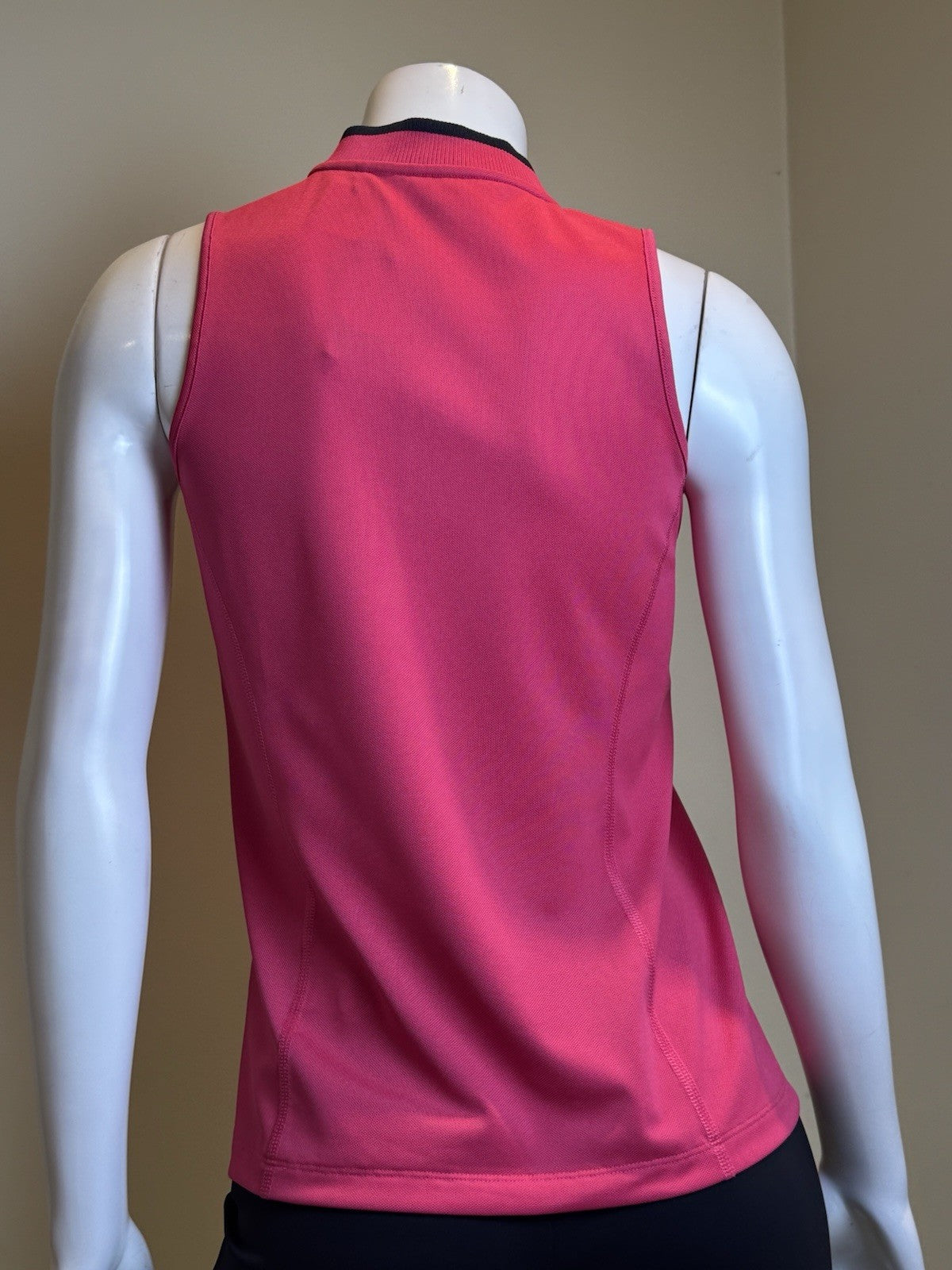 Puma Women’s Golf Shirt Sz S.   (B.167)