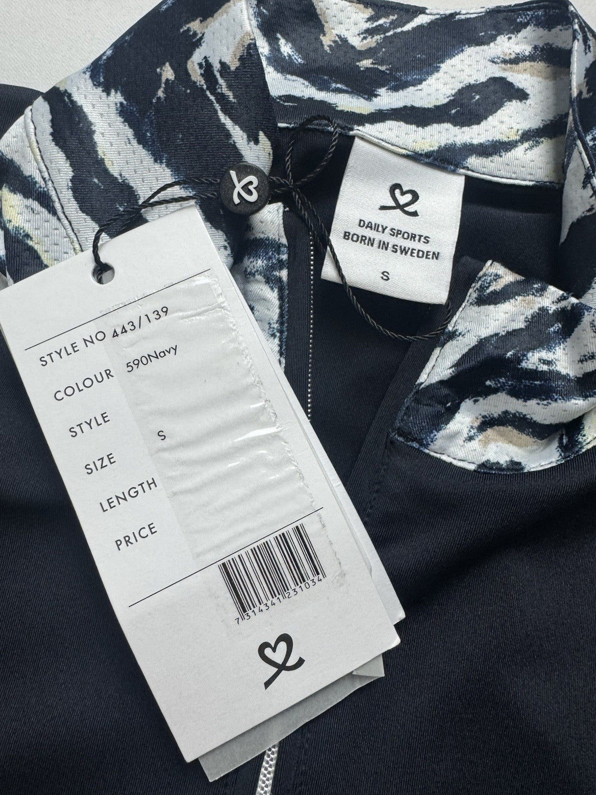 Daily Sports Women’s Golf Shirt Sz S     (B.135)