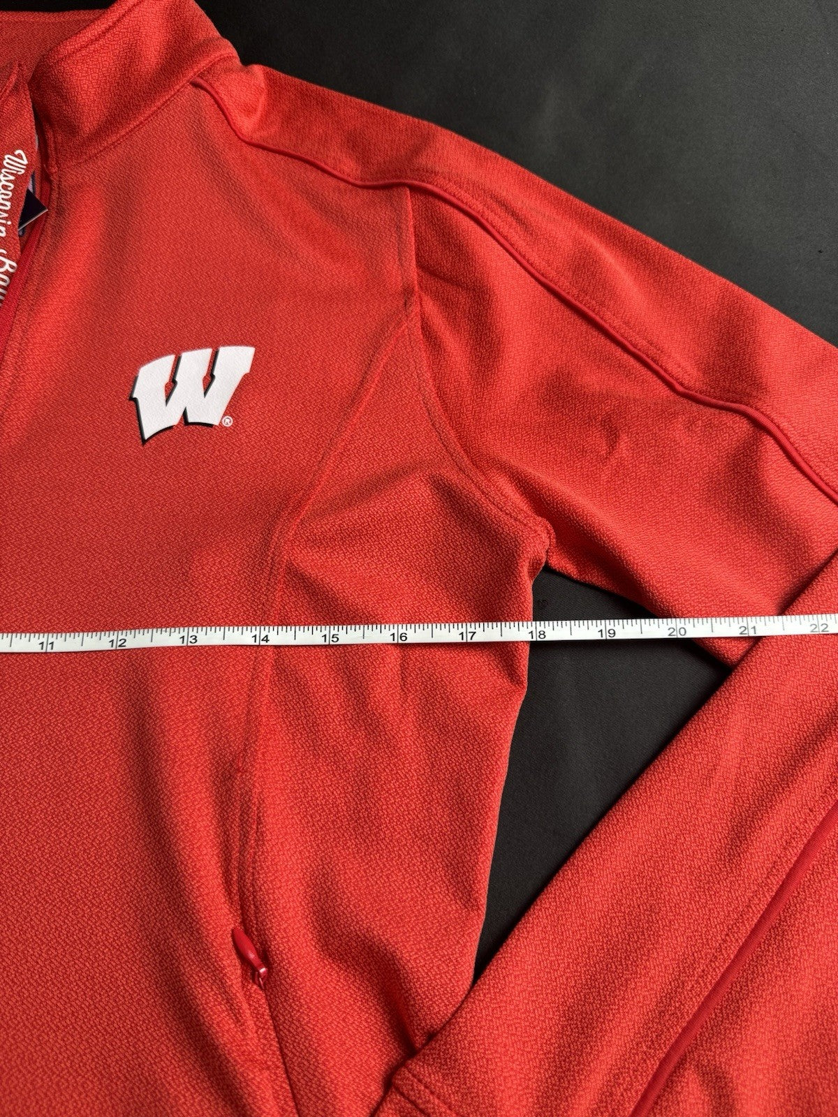 LeverWear Women's Wisconsin Badgers Logo Sweatshirt Sz M.   (B.163)