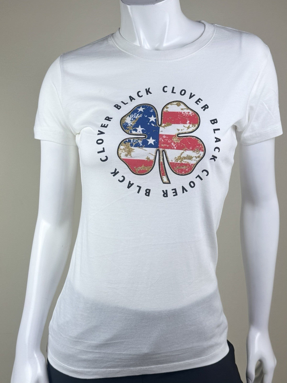 Black Clover Women’s T-Shirt Clover Logo Sz S      (B.181)