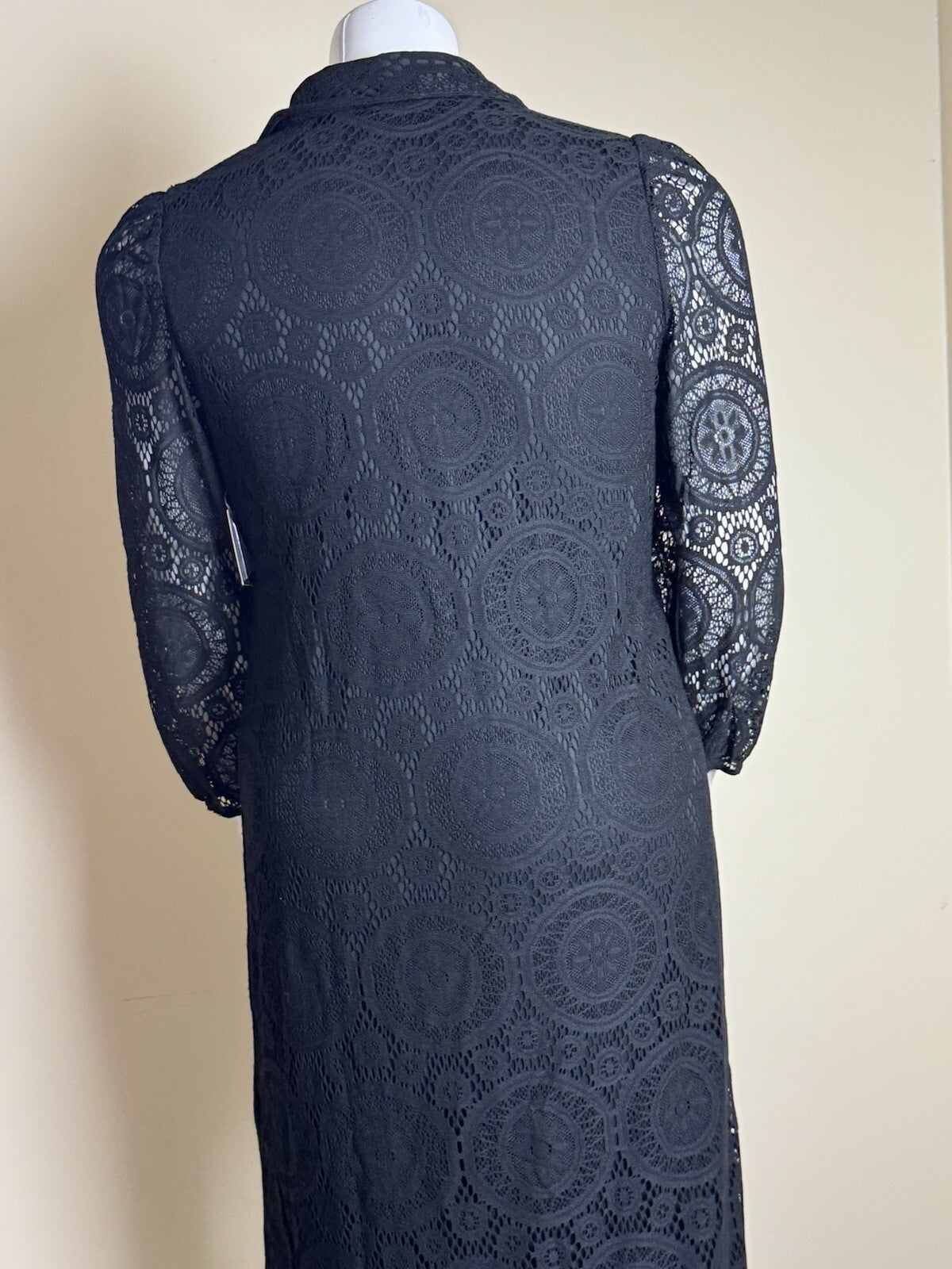 TACERA Women's Black Lace Dress Sz L.    (B.138)