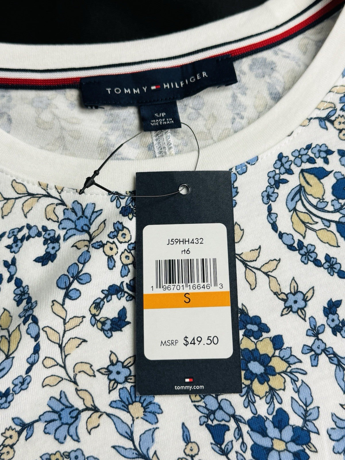 $49 Tommy Hilfiger Women's Paisley Printed Blouse Sz S.   (B.188)