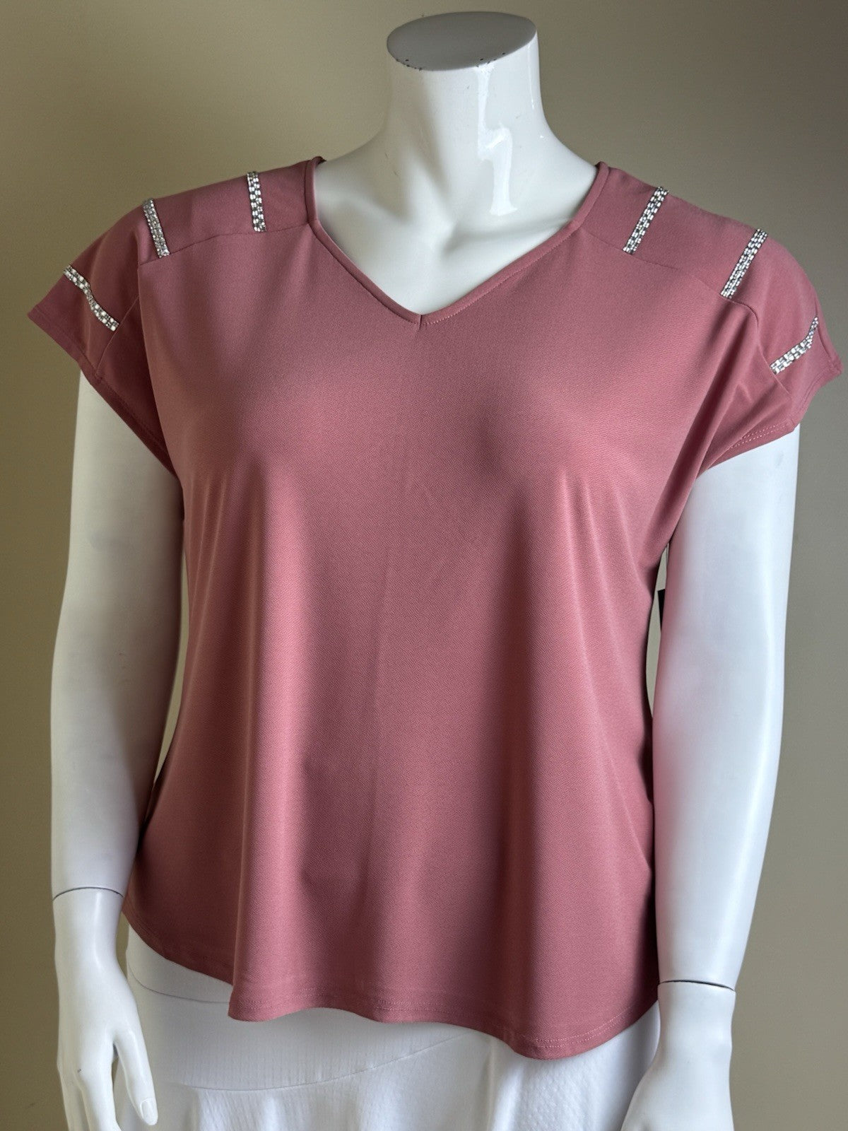 $54 Love Scarlett Women's Rhinestone on Shoulder Blouse Size L.      (B.187)