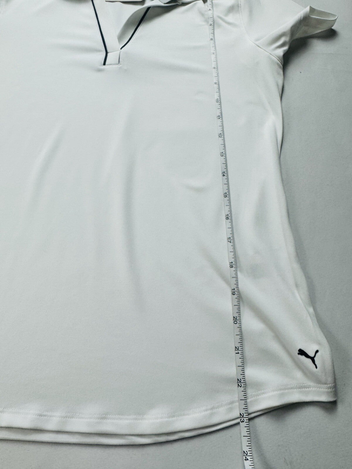 Puma Women’s Golf Shirt Sz S.   (B.132)
