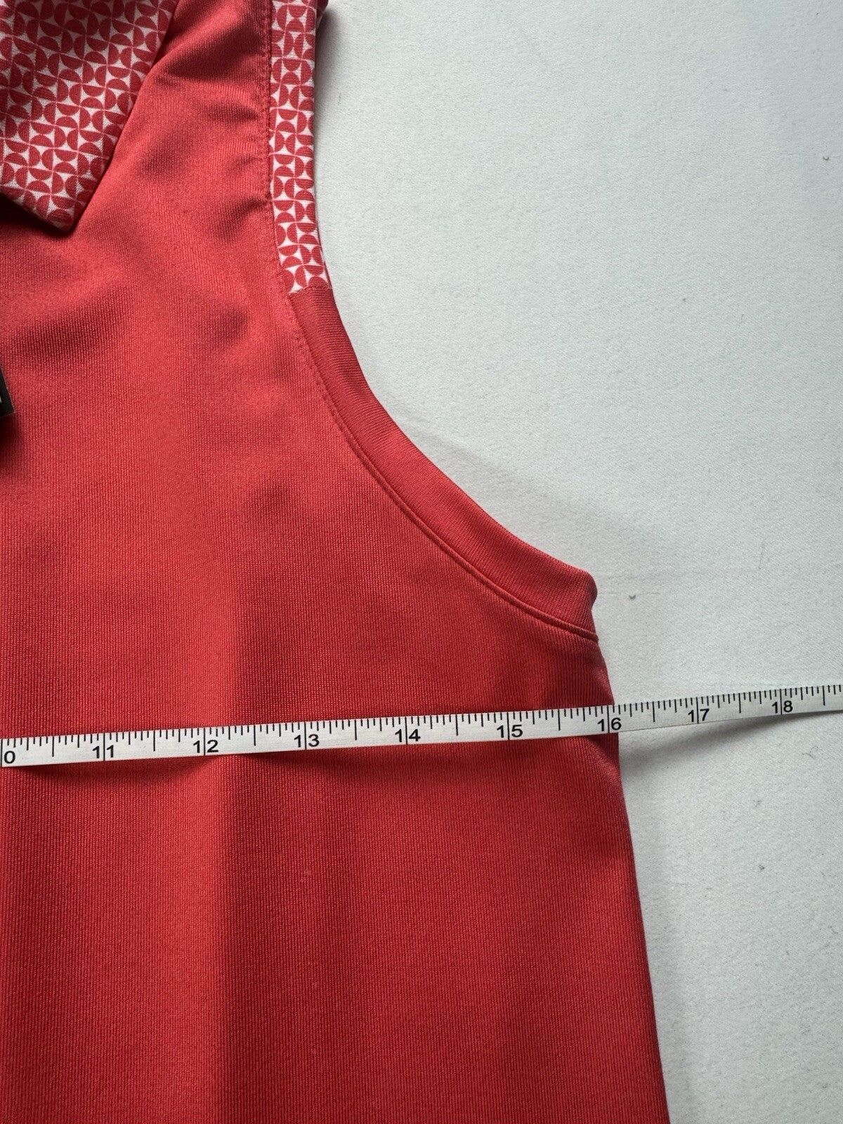 Under Armour Women's Golf Tennis Shirt Sz M.    (B.139).