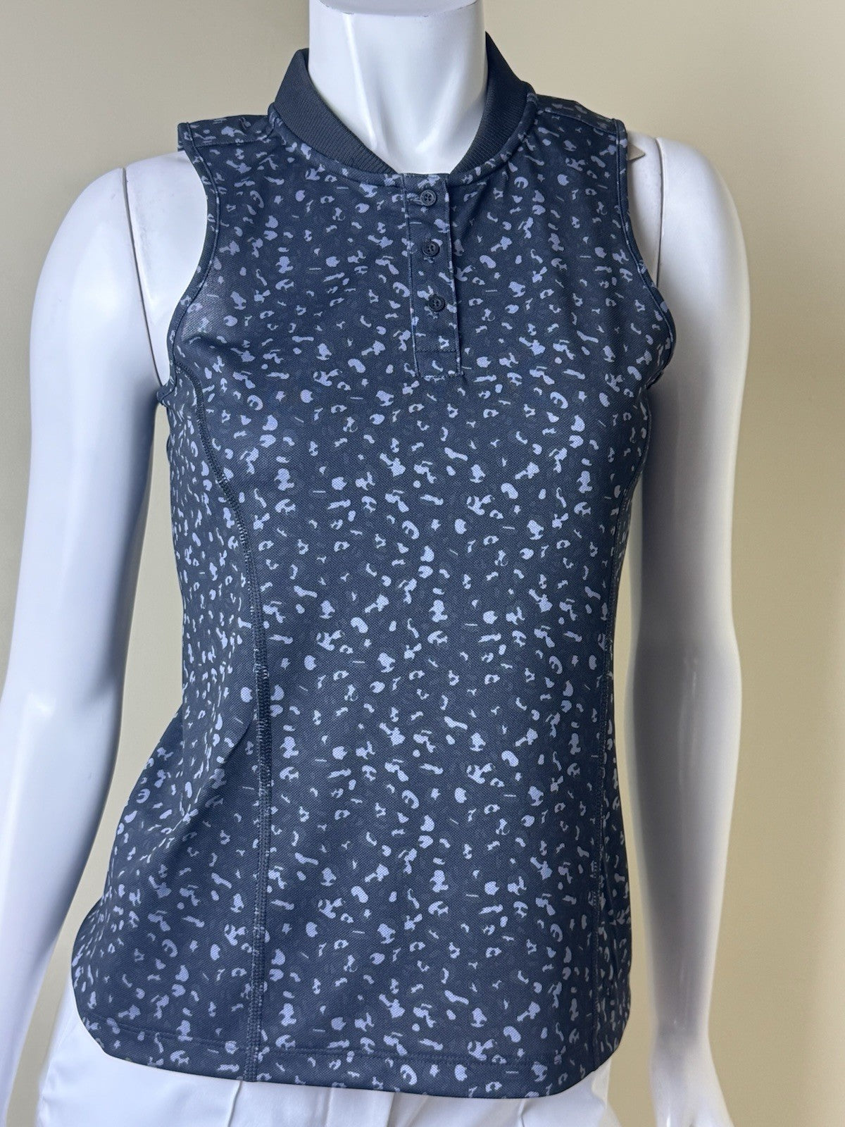 Puma Women’s Golf Shirt Sz S.   (B.161)