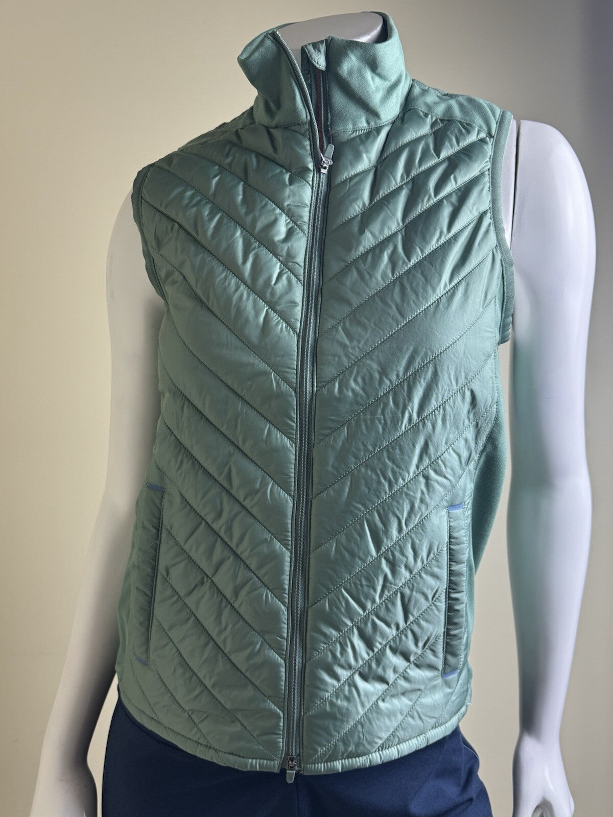 Puma Women’s Golf Green VEST Sz S.    (B.120)
