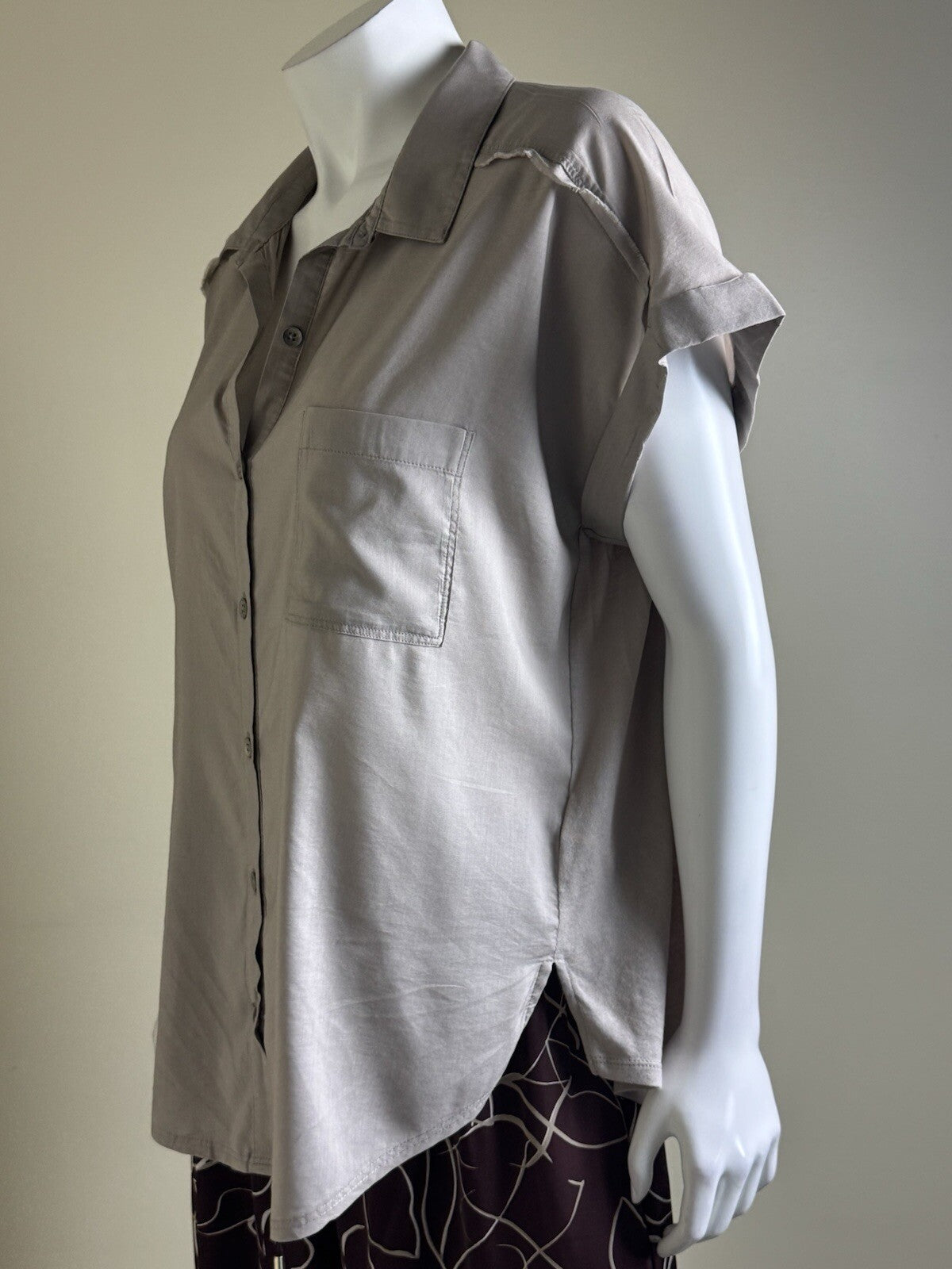 $128 Splendid Women’s Button Down Shirt Sz M. (B.134)