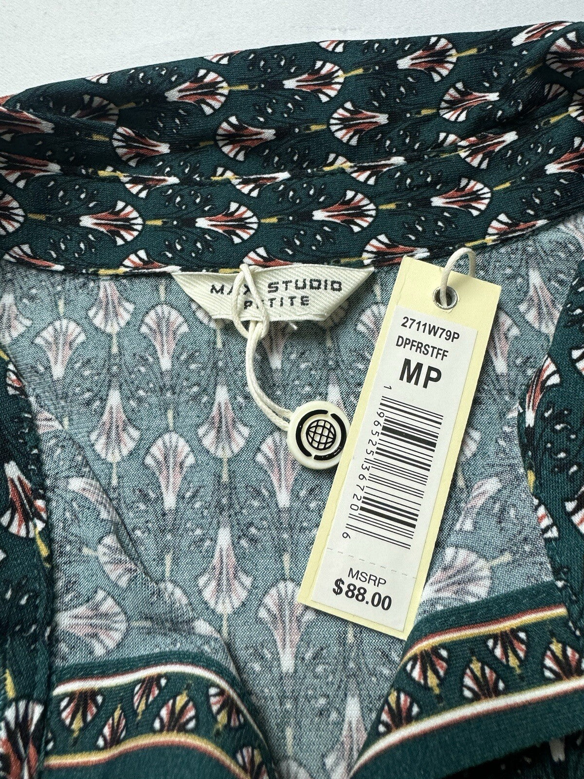 $88 Max Studio Women’s Long Sleeve Top Size MP.  (B.120)