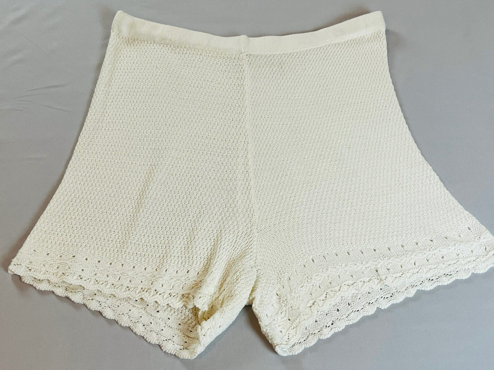 NO COMMENT Women’s Knit Shorts Ivory Plus Sz 2XL