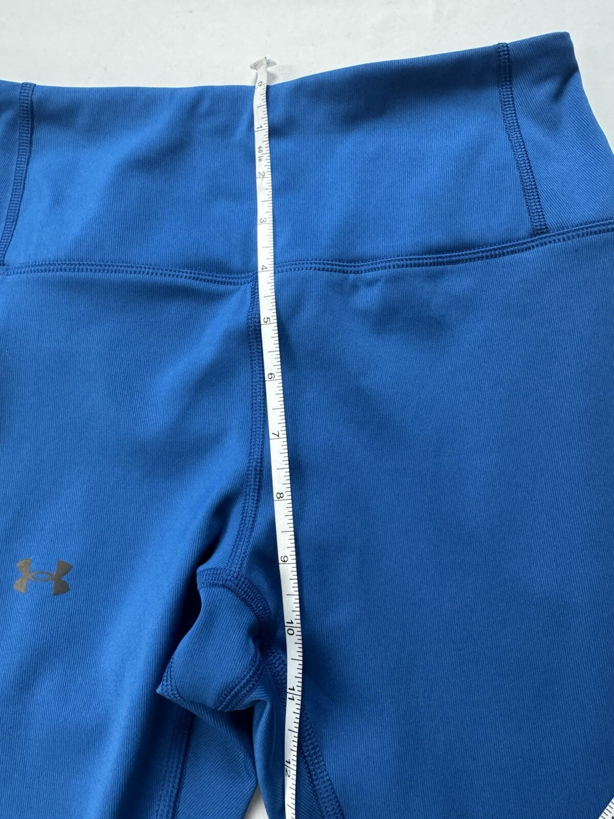 $110 Under Armour Women’s Blue Leggings Size S .   (B.142)