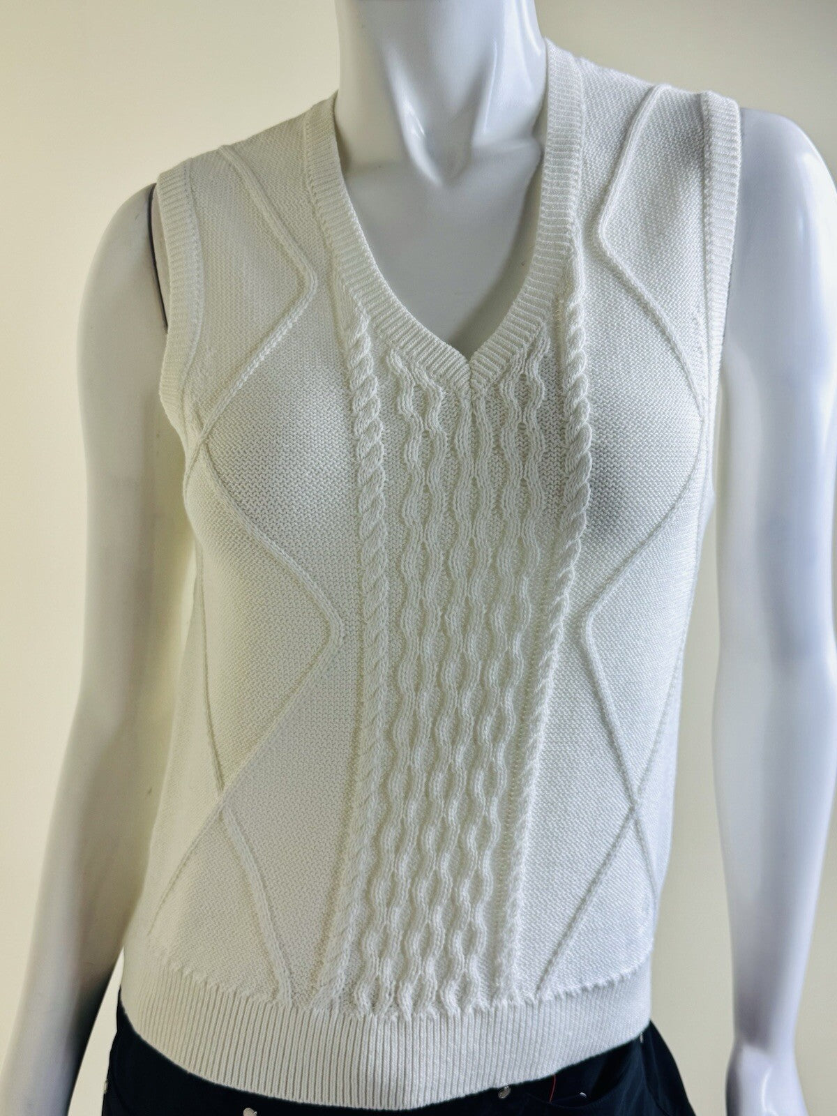 Puma Women’s Golf Ivory VEST Sz S.    (B.128)