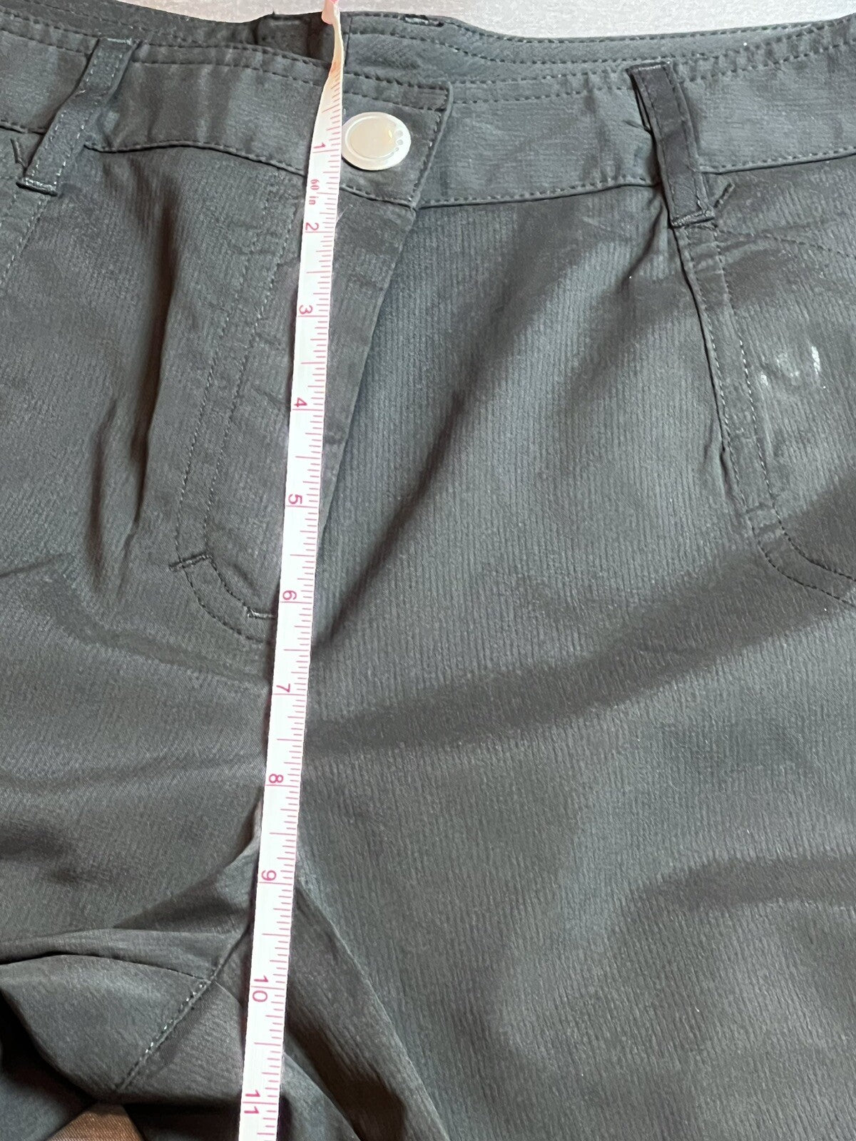 NIVO Women’s Golf Bermuda Shorts Size 6 Black (small blemish) see pics