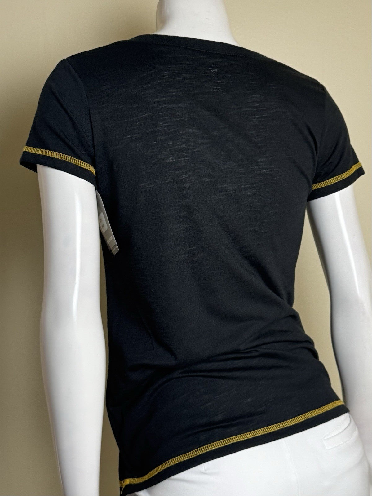 LeverWear Women's T-shirt Sz M   (B.172)