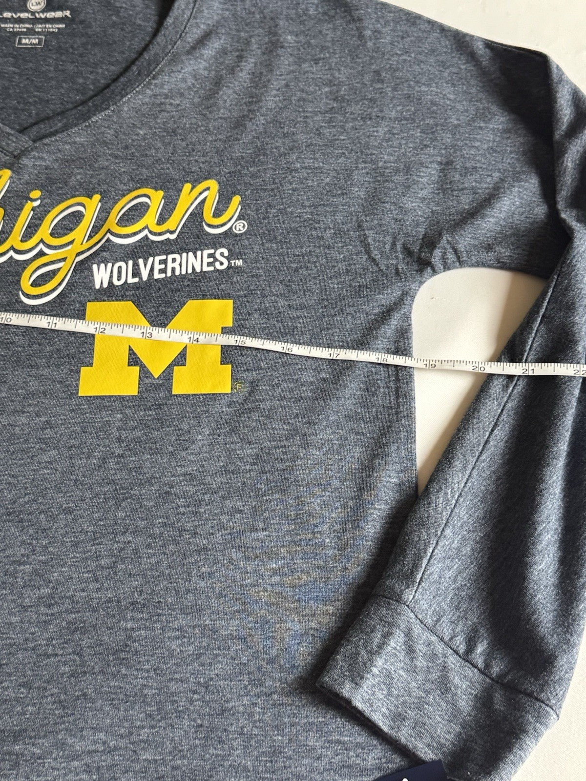 LeverWear Women's Michigan Logo Sweatshirt Sz M.   (B.146)