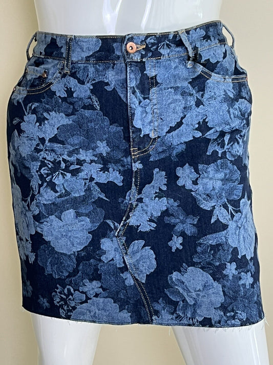 Anne Klein Women's Floral Blue Jeans Skirt Sz 12 (B.05)