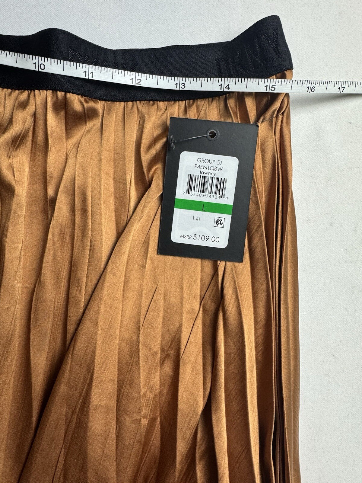 $109 DKNY Women's Pleaded Skirt Sz L.  (B.139)