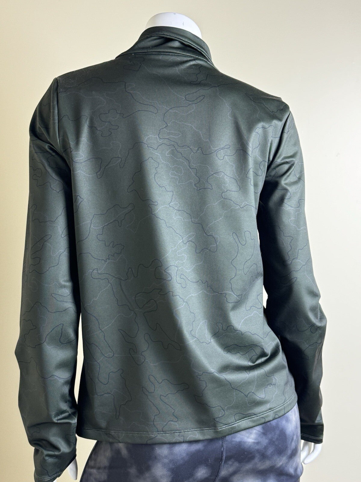 $80 Under Armour Women’s Turtleneck Sweater Size M. (B.102)