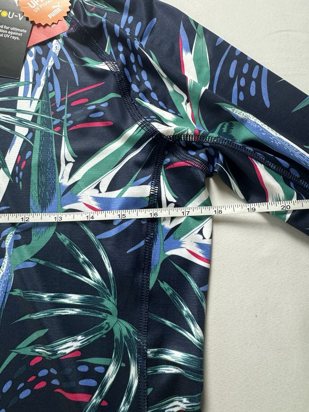 Puma Women's Golf Sweatshirt Size S.   (B.111)