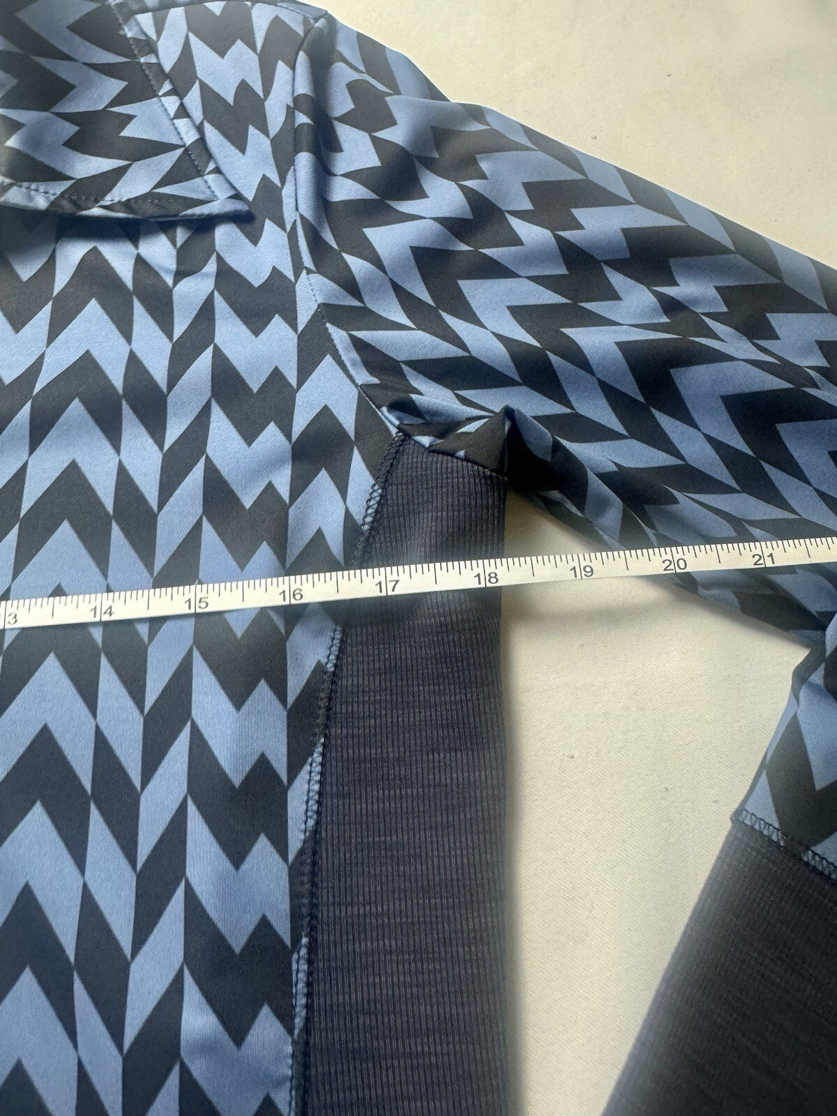 FIA Green California Women’s Golf Sweatshirt Sz S.  (B.120)