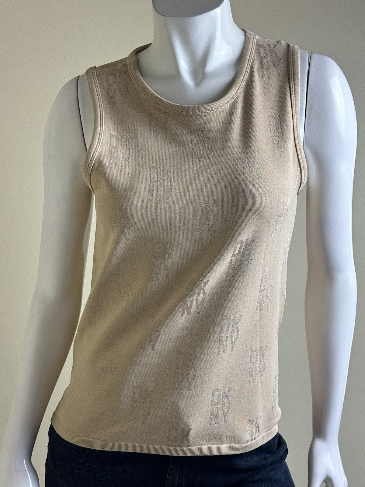DKNY Women’s Sleeveless Top Sz L.  (B.93)