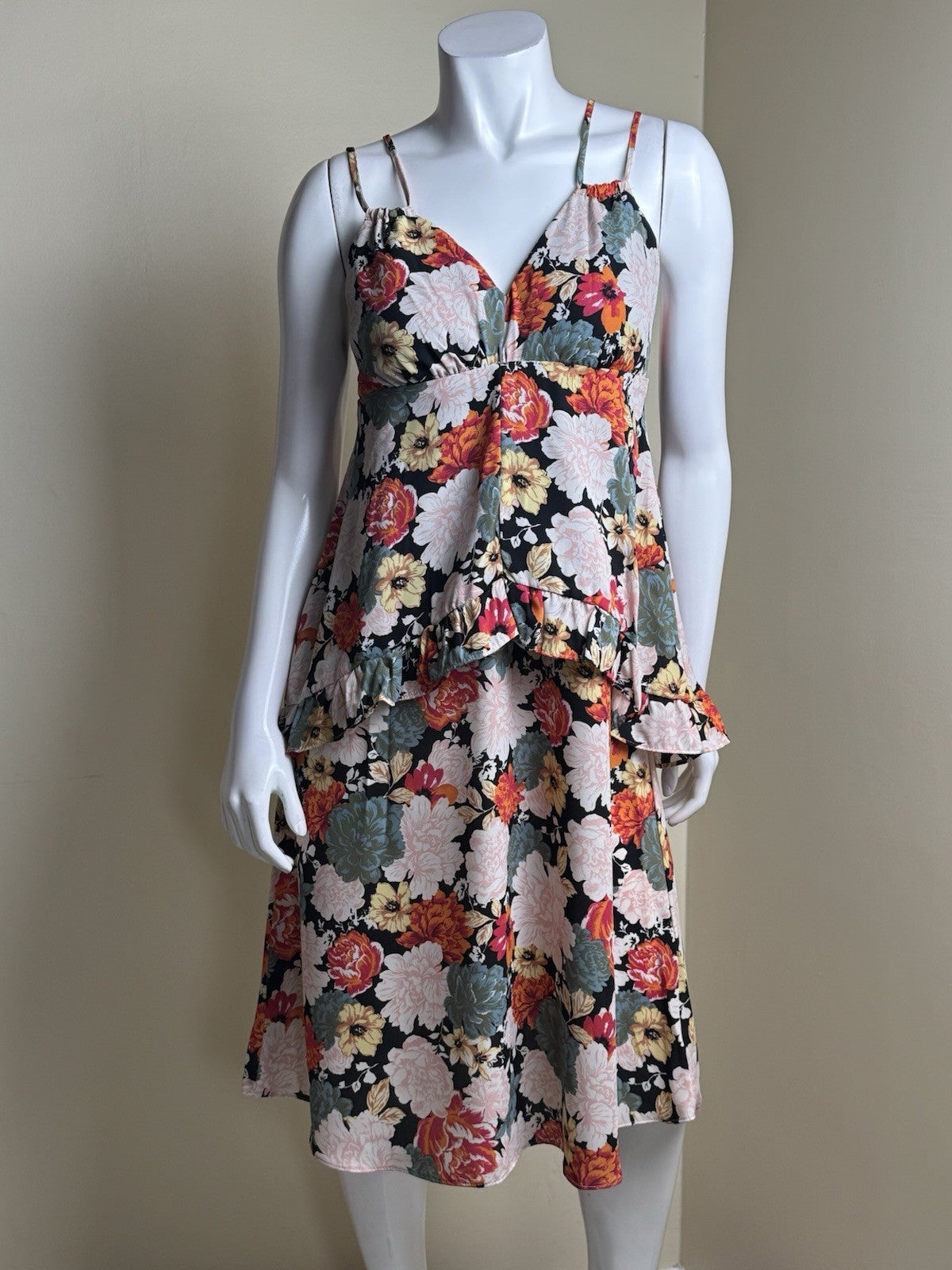 Eclair Women’s Ruffle Floral Dress Size M.  (B.176)