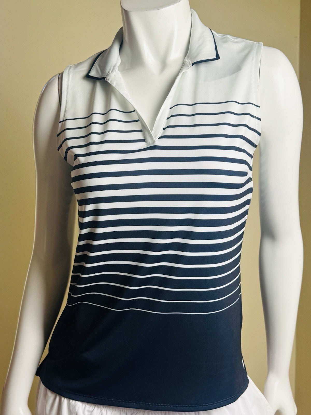 Puma Women’s Golf Shirt Sz S.   (B.188/1)