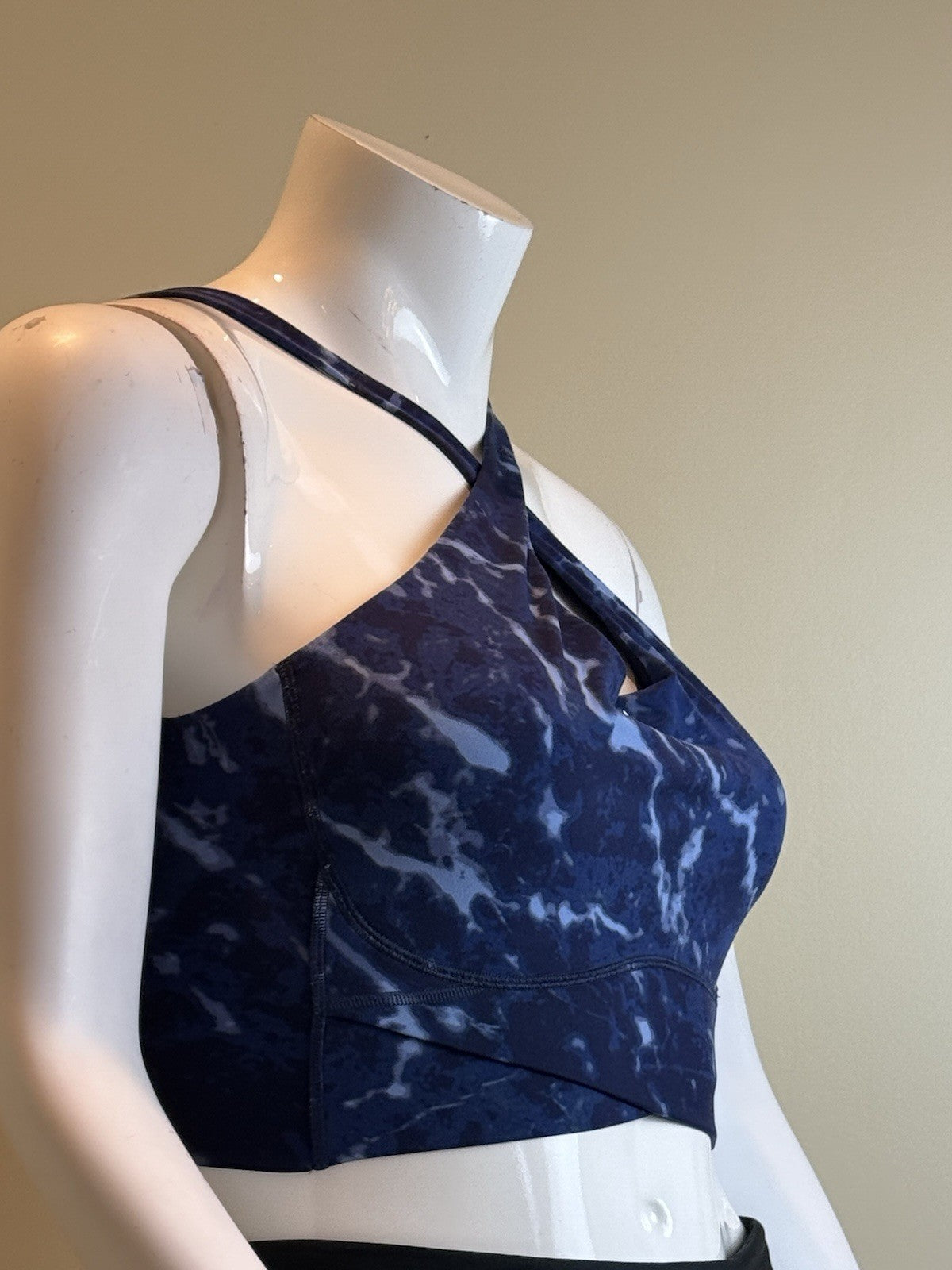 $75 Under Armour Women’s Crossover Top Sz XL.  (B.167)