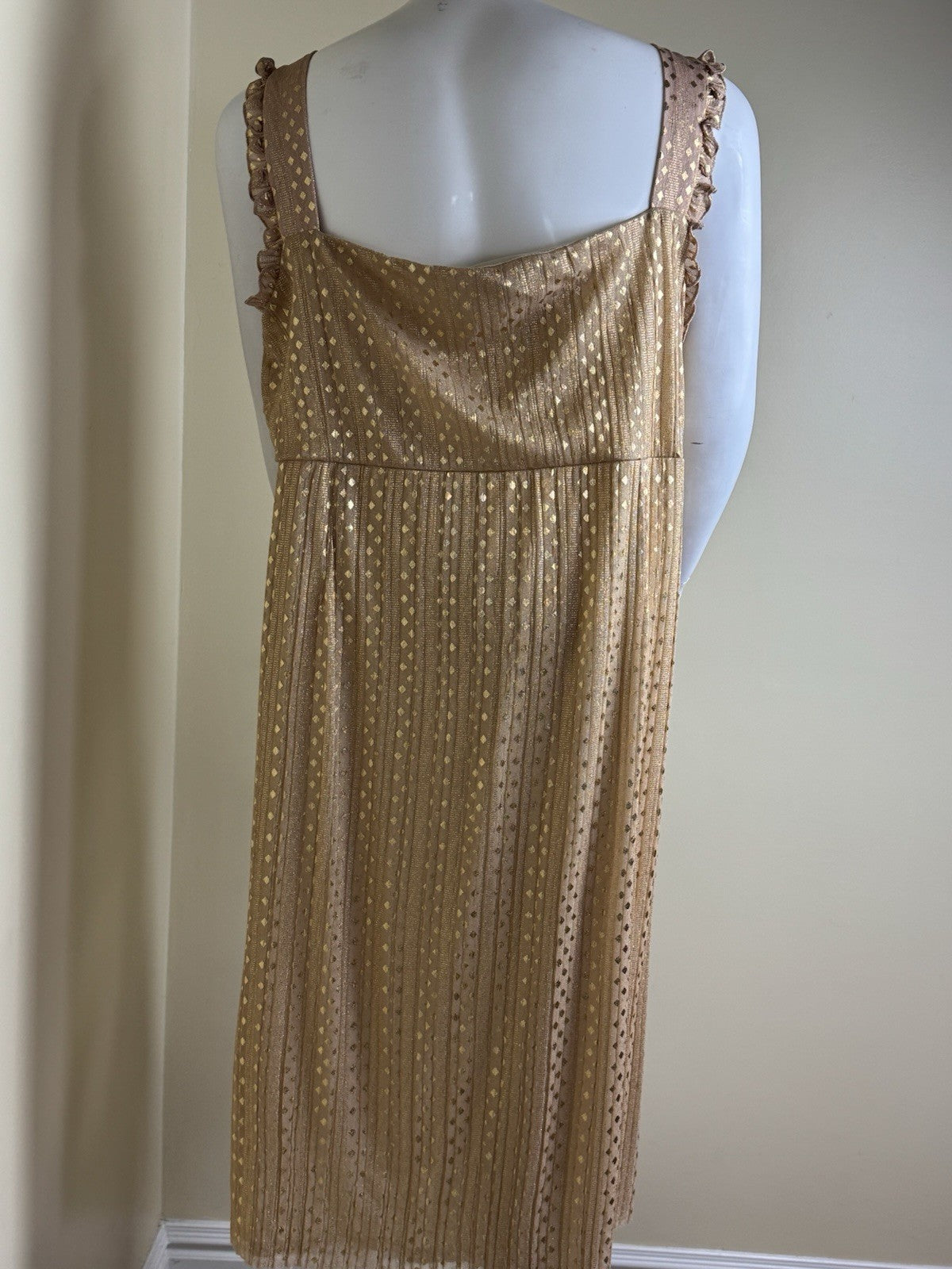 $139 JM Studio Women’s Gold Dress Sz 22W.      (B.177)
