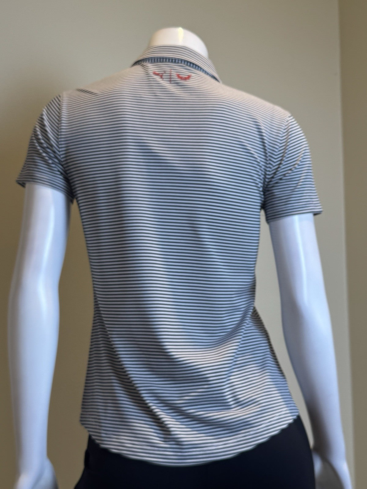 Puma Women’s Golf Shirt Sz S.   (B.167)