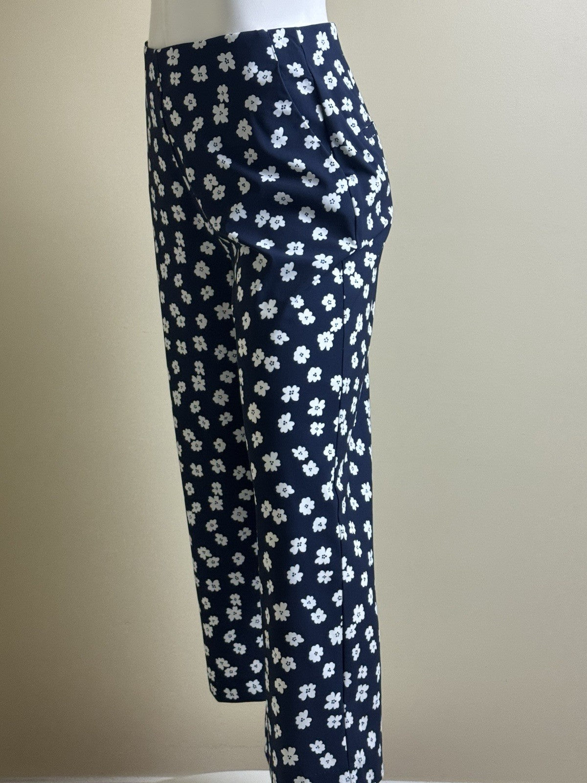 Jayebird Women’s Golf Robbie Pant Navy/White Floral Sz S.      (B.158)