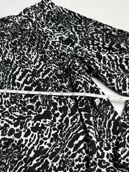 $98 Michael Kors Women’s Blouse Black White Size XL.  (B.136)