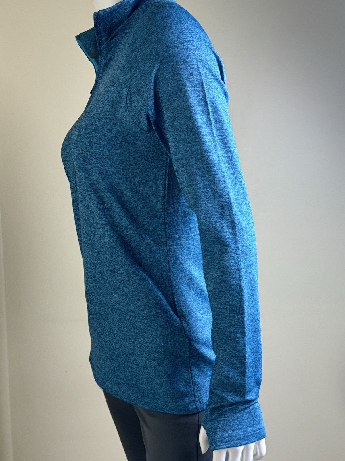 Under Armour Women's Golf Sweatshirt Size M.    (B.113)