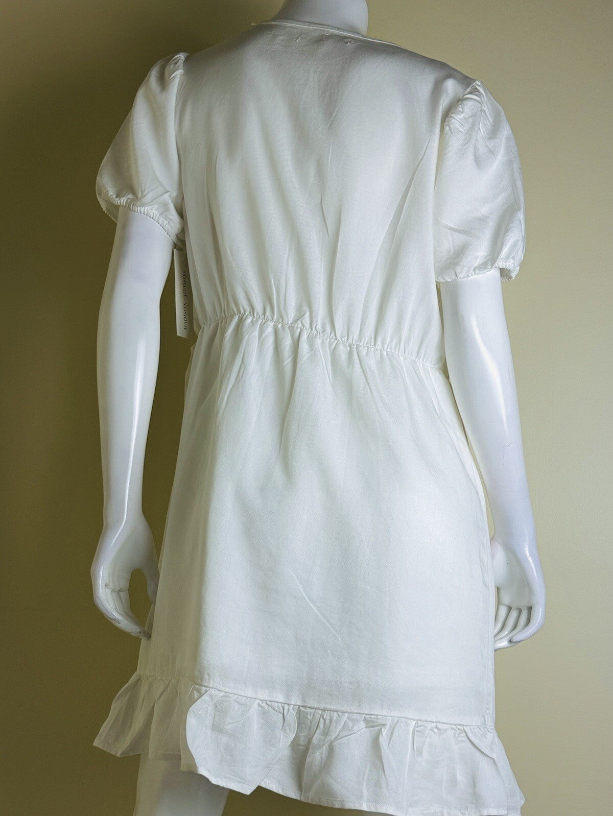 Madison + Hudson Women's White Dress Size M. (78)